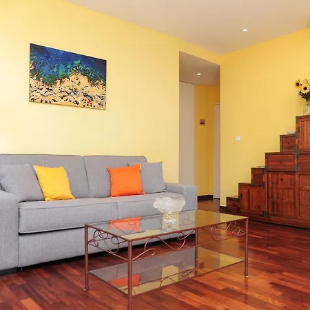 아파트 St Genevieve Five Stars House *