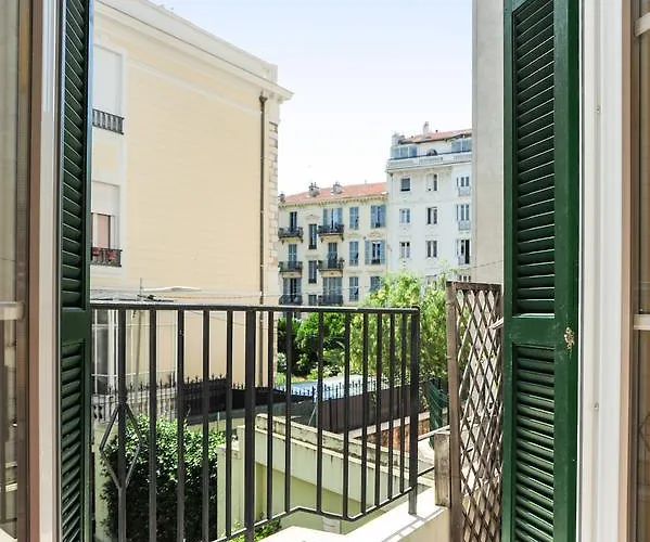 St Genevieve Five Stars House شقة نيس