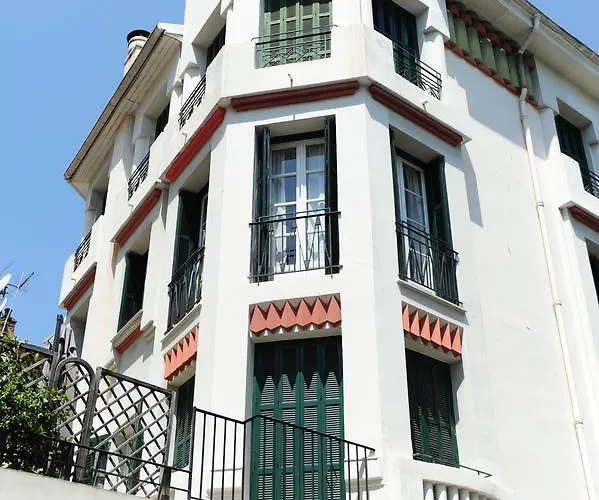 St Genevieve Five Stars House *