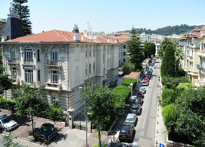 St Genevieve Five Stars House نيس